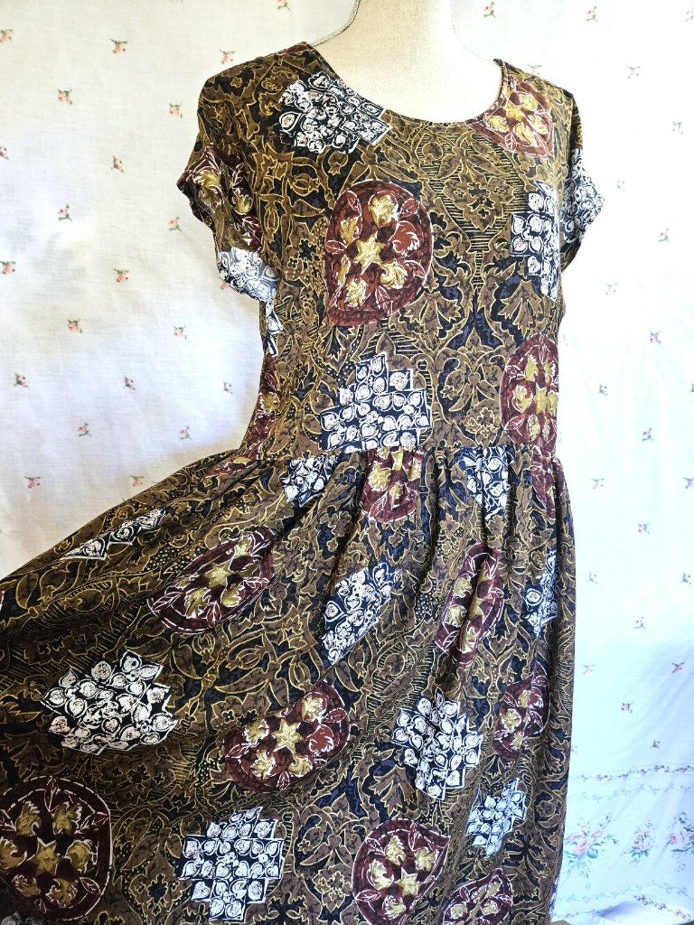 Size M Midi Length Loose Fit Dress Vintage Fabric NEW